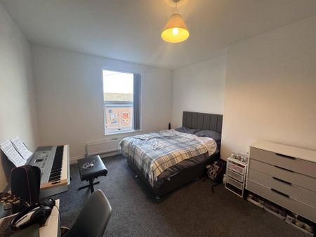 1 bedroom in a house share to rent - Photo 2