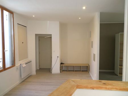 T2 Quai de la Fontaine 31m² Nîmes 420€ H.C - Photo 3