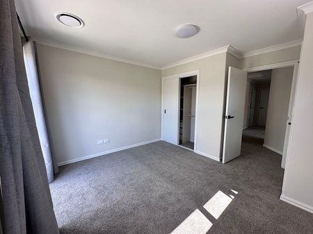 Shamrock Park, BRAND NEW 4bedrooms 2.5bathroom - Photo 2