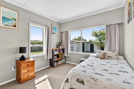 Relaxed Living Close to Schools and Guthrie Park - Photo 5