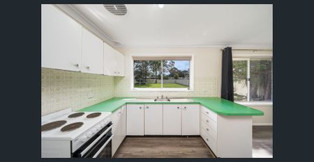 Spacious Family Home on a Huge Block in Prime Bargo Location - Photo 4