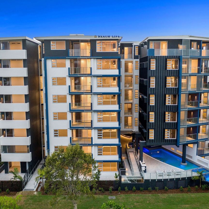 Apartment with Stunning Ocean Views - Rent Will Be $940 Per Week until Oct 2025 - Photo 1