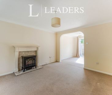 2 bedroom house to rent Avebury Close, Horsham, RH12 - Photo 3