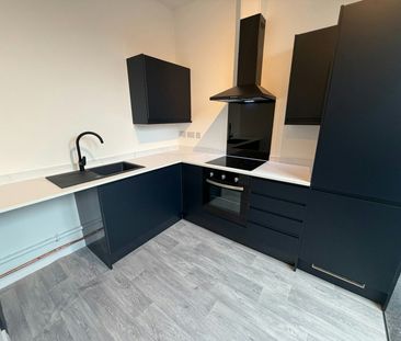 Flat to rent on - Photo 1