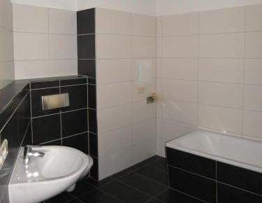 Wunderschöne und großzügige Familienwohnung mit hübschem Balkon! - Foto 1