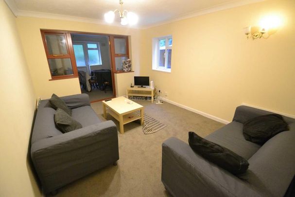 6 bedroom detached house to rent - Photo 1