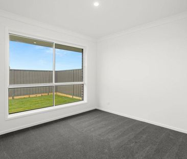 BRAND NEW 4- BEDROOM FAMILY HOME- COMFORT, STYLE & LOCATION! - Photo 1