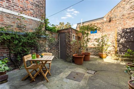 4 bedroom terraced house to rent - Photo 4