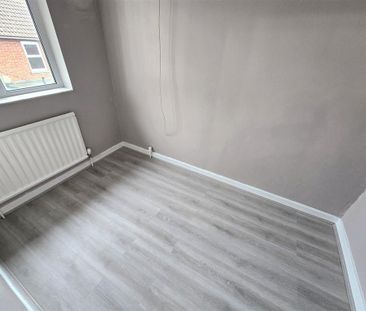 3 bedroom end of terrace house to rent - Photo 5