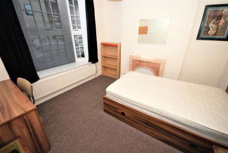 5 bedroom flat to rent - Photo 2
