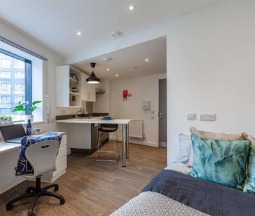 1 bedroom in a flat share to rent - Photo 2