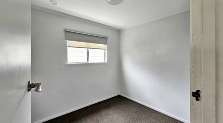 NEW LYNN - 2 Bedroom - Photo 2