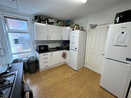 9 bedroom detached house to rent - Photo 2