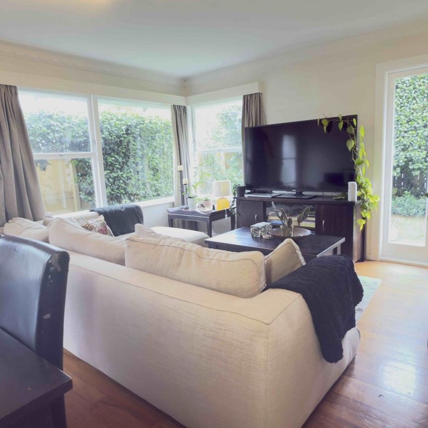 Stylish Two-Bedroom Unit in Prime Epsom Location - Photo 1