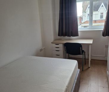 3 bedroom flat to rent - Photo 1