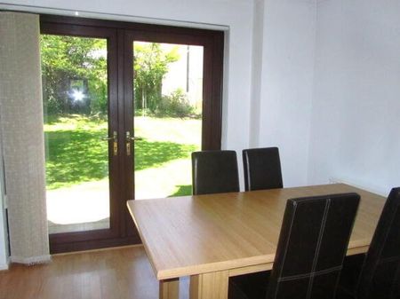 4 bedroom detached house to rent - Photo 2