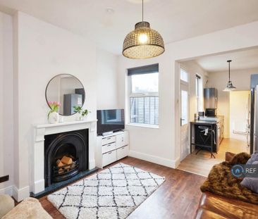 2 bedroom end of terrace house to rent - Photo 2