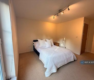 4 bedroom semi-detached house to rent - Photo 6