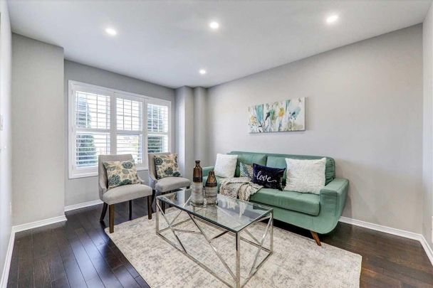 For Lease - 897 Miller Park Avenue, Bradford West Gwillimbury, Ontario - Photo 1