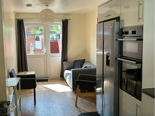 Terraced House to rent on - Photo 1