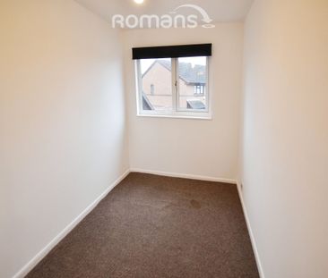 Littlebrook Avenue, Slough, SL2 - Photo 3