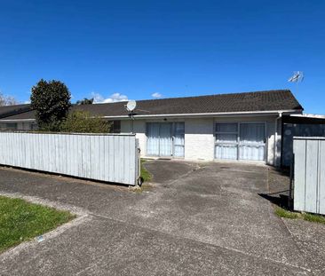 Charming & Spacious 2 Bedroom Home with an add... - Photo 2