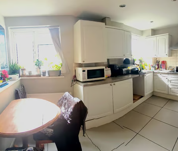 1 bedroom in a flat share to rent - Photo 3