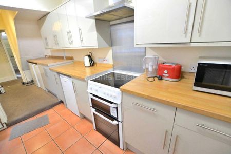 1 bedroom in a house share to rent - Photo 4