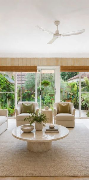 Grandeur living in blue ribbon location - Photo 1