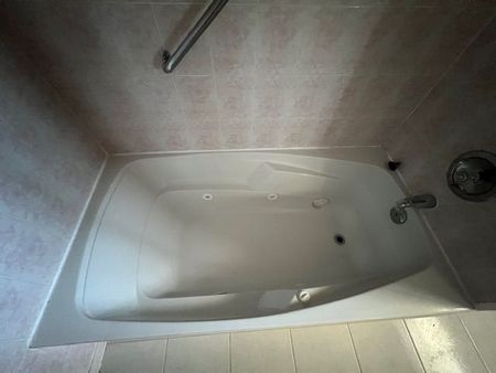 For Lease - 61 Marilake Drive, Toronto, Ontario - Photo 5