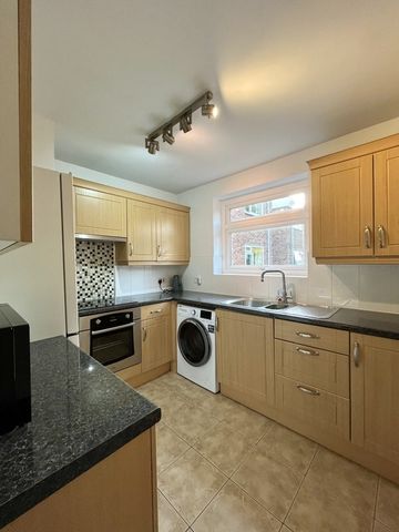 Room in a Shared Flat, Wimbledon Park Road, SW18 - Photo 3