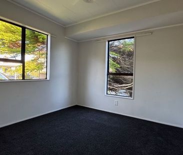 Newly renovated 3BR townhouse - Photo 1