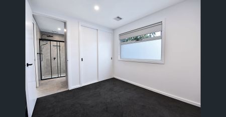 Stylish, Comfortable Living in a Prime Location - Photo 3