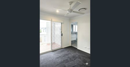 3 BEDROOM 2 BATHROOM TOWNHOUSE - FULLY DUCTED AIR CON - Photo 4