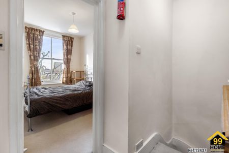 2 bed Flat in Warwick Avenue Flat, London, W9 2PR - Photo 3