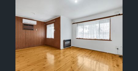 Spacious 3 Bedroom Home! - Photo 2