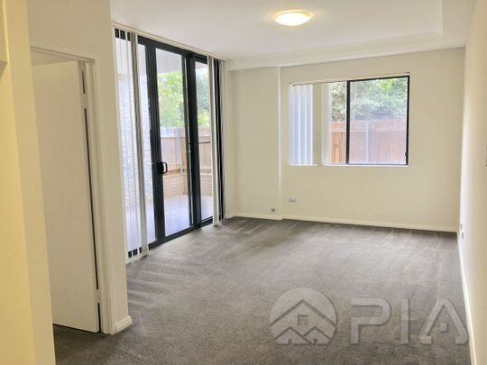 Modern 1 Bedroom Higher Floor Apartment For Lease!! - Photo 1