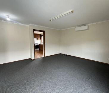 3/16 Canberra Avenue, Dandenong South. - Photo 1