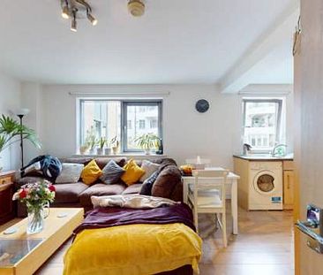 2 bedroom property to rent in London - Photo 4