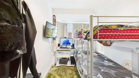 Highfield Road, Woodford Bridge, Essex, IG8 - Photo 2