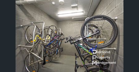 Moderm One Bedroom Apartment At Prime Location - Photo 5