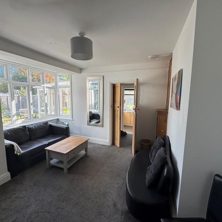 1 bedroom in a house share to rent - Photo 1