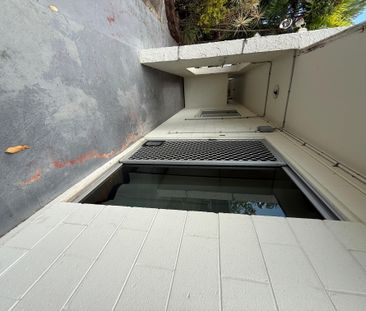 Modernised 2 Bedroom Unit – Pool & Great Location! - Photo 2