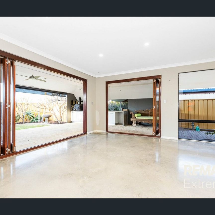 A Class Of Its Own - Contemporary Living At Its Best! - Photo 1