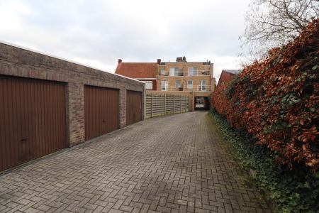 Een appartement op de 1ste verdieping met 2 slaapkamers, terras en garage. - Photo 5