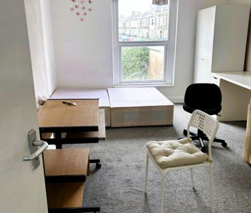 £575 PCM, All Bills and Wi-Fi Included, Furnished Room in a Shared ... - Photo 1