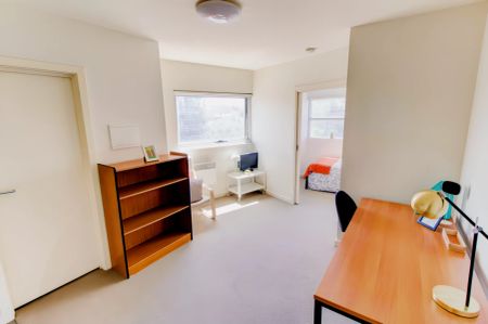 Large 1 Bedroom - Photo 3