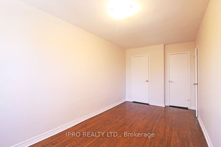 For Lease - 1237E Woodbine Avenue, Toronto, Ontario - Photo 4