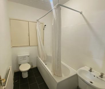 2 Bed Terraced House, Lees Road, OL4 - Photo 3