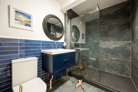 OX Living is proud to present this high-quality 6-bedroom co-living property, perfect for working professionals looking for stylish, stress-free living. Room 4 - Photo 5